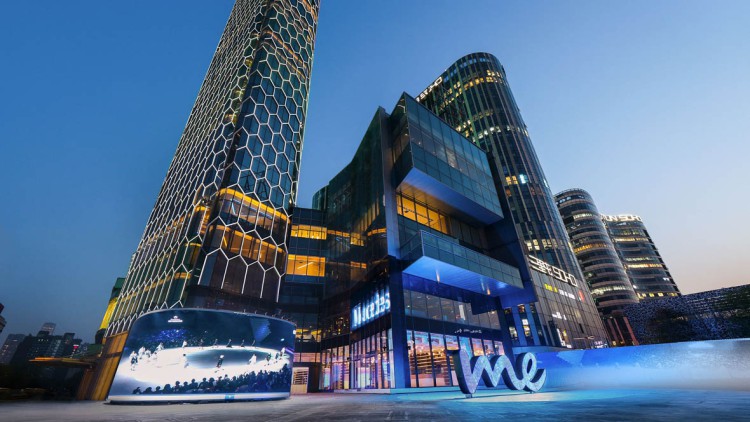 Peking: Mercedes eröffnet weltgrößten "Me-Store"