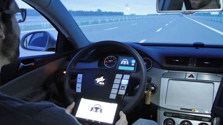 Automatisiertes Fahren: Rechtzeitige Warnung auf Mobilgeräten