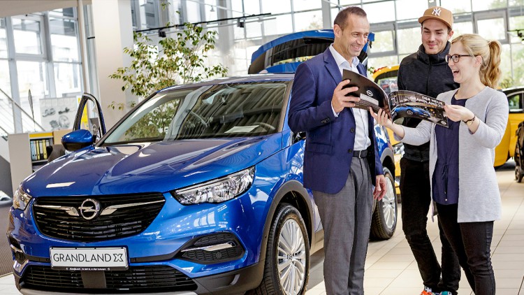 "Supersamstag" im Opel-Handel: Erfolgreiche Doppelpremiere