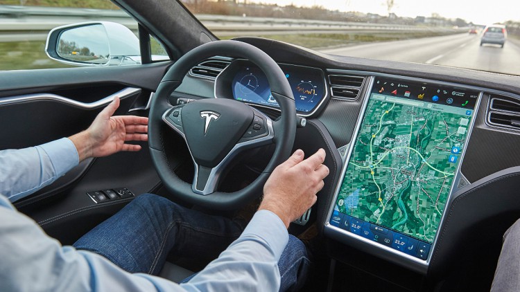 Rückruf: Tesla macht Update für fortgeschrittene "Autopilot"-Software in USA 