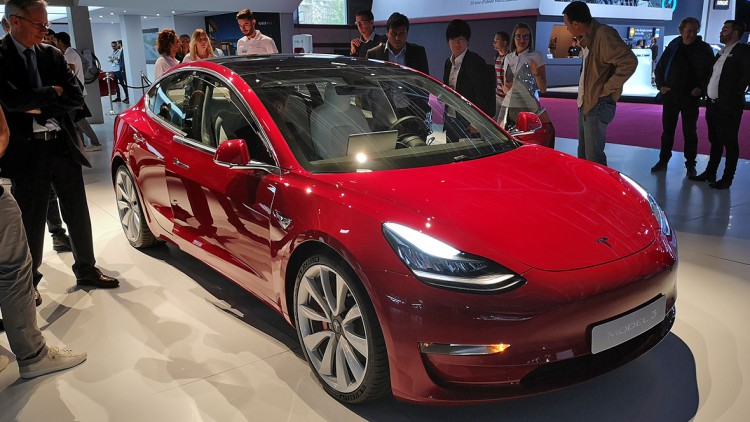 Elektroauto: Tesla Model 3 startet im Februar in Europa