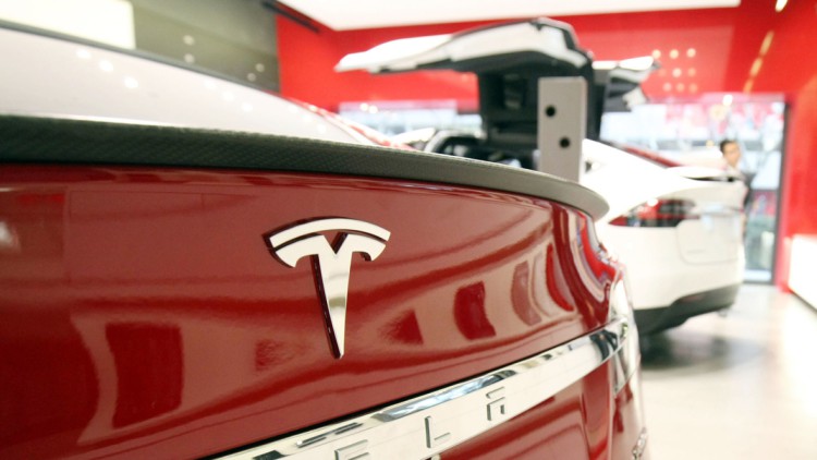 Geschäftszahlen: Tesla rutscht erneut ins Minus