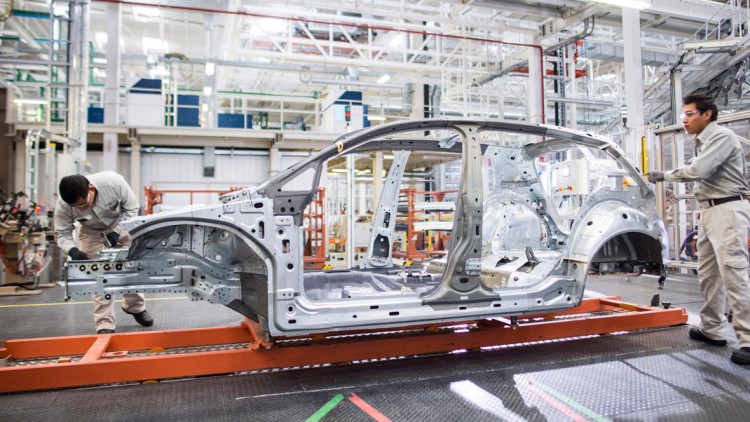 Teilemangel: Bei VW in Wolfsburg fallen erste Schichten aus