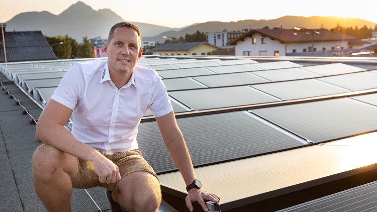 Autohaus Lindner nutzt Sonnenkraft: Große PV-Anlage in Betrieb genommen