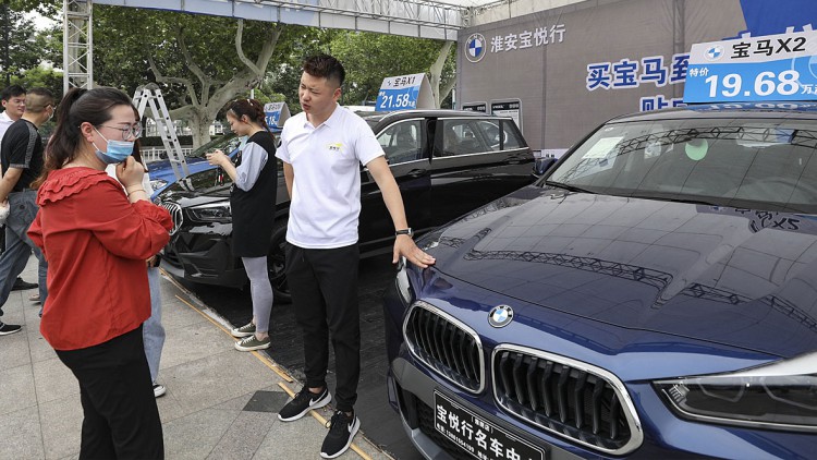 Chinas Automarkt erholt sich: Mehr E-Auto-Verkäufe erwartet