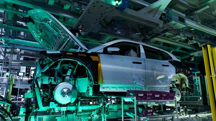 BMW iX; Produktion; Werk Dingolfing; Automobilindustrie; Autohersteller; Konjunktur; Fabrik