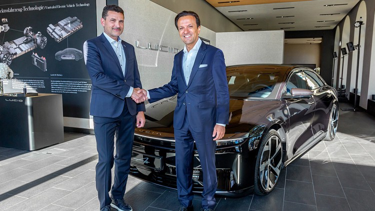 Eric Bach, Senior Vice President Lucid, Product and Chief Engineer (l.) und Giacomo Carelli, CEO der CA Auto Bank
