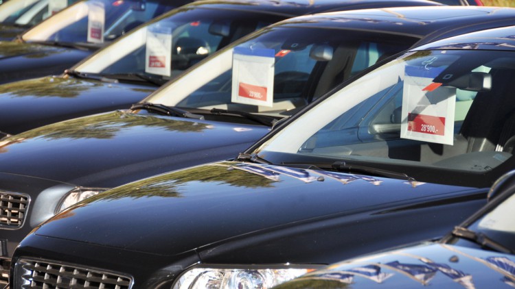 Gebrauchtwagenmarkt: Standzeiten sinken, Preise steigen