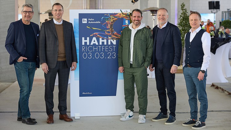Neues Mehrmarken-Autohaus für Skoda, Seat und Cupra: Hahn Gruppe feiert Richtfest