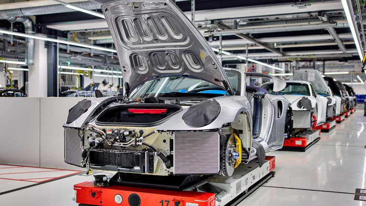 Neue Fahrerlose Transportsysteme im Porsche-Werk Zuffenhausen 