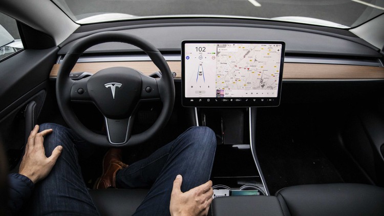 Tesla-Autopilot-TV