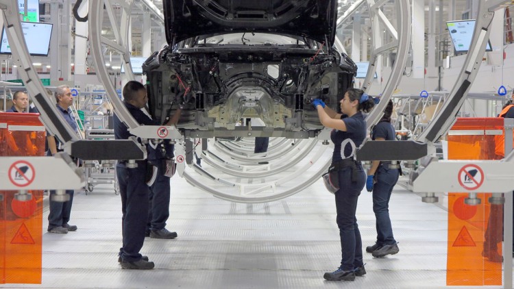 Absatzzahlen im ersten Halbjahr 2021: BMW überholt Mercedes