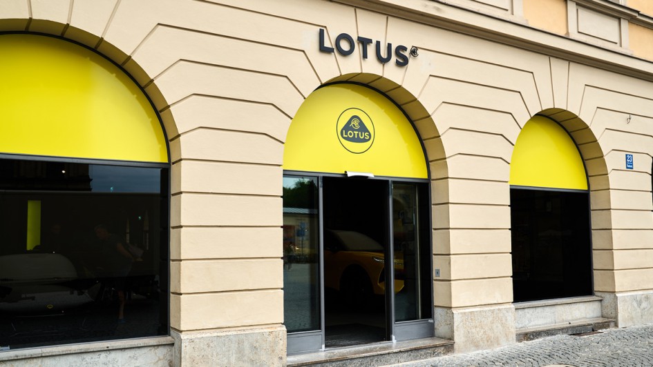 Lotus FlagshipStore München