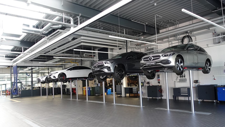 Autohaus B. Widmann Gmbh & Co. Kg Schwäbisch Gmünd Mercedes-Autohaus Widmann in Ebermannsdorf - Eröffnung
