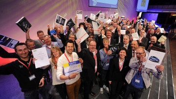 Strahlende Verlosungs-Gewinner beim 4. Deutschen Fahrlehrerkongress