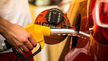 Spritpreise explodieren: Diesel ist teurer als Benzin