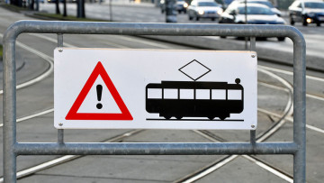 Unfall mit Straßenbahn: Wer hat Vorfahrt?