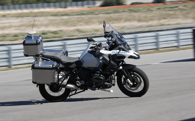 BMW-Motorrad dreht eigenständig Testrunden