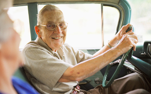 Versicherer fordern verpflichtende Kontrollfahrten für ältere Fahrer