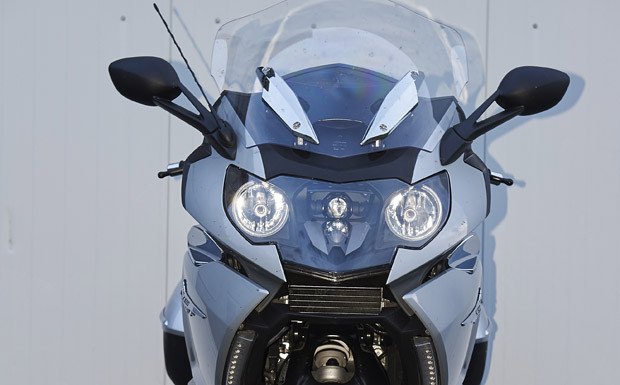ADAC-Test: BMW hat die Nase bei Motorradscheinwerfern vorne