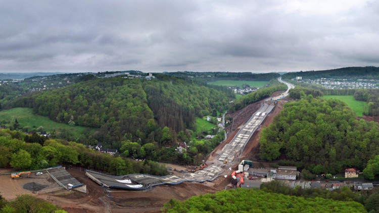 Rahmede Talbrücke nach der Sprengung in Lüdenscheid, Sauerland, NRW