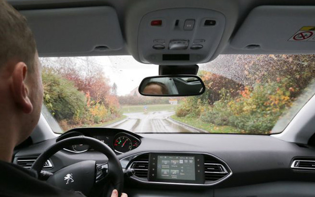 Herbststürme bringen Autofahrer ins Schlingern