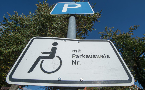 Streit um Behindertenparkplatz