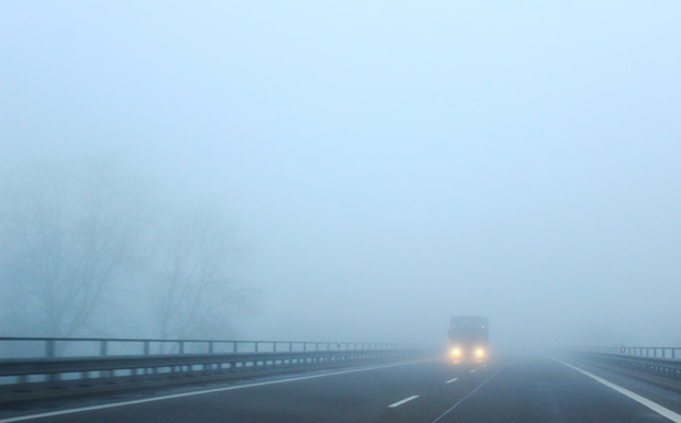 Achtung Nebel! Unfallgefahr im Straßenverkehr