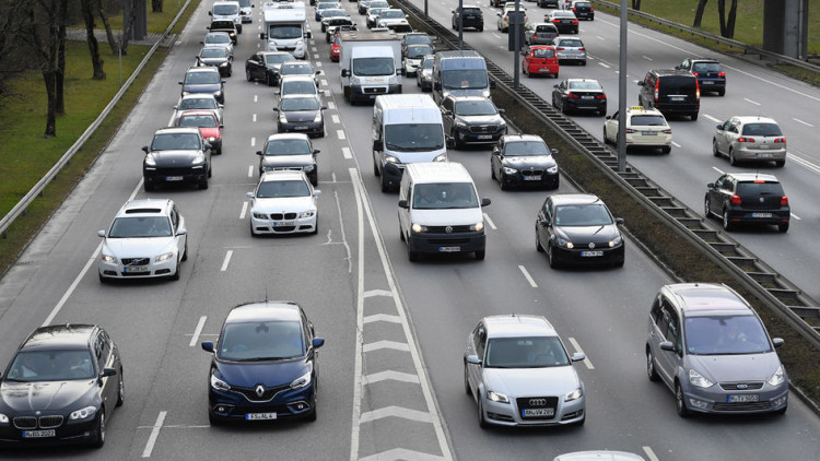 Rechts schneller als links auf der Autobahn