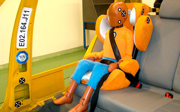 Sitzrichtung und Sitzerhöhung: Kinder sicher befördern