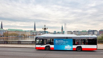 Hamburg: Doppelmonitore in allen Bussen