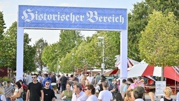 Gäubodenfest historisches Volksfest Bayern