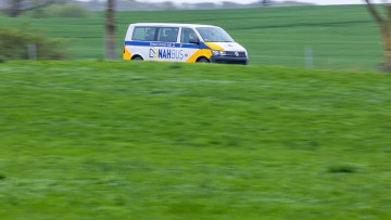 Rufbus des Nahverkehrsunternehmens Nahbus in Mecklenburg-Vorpommern, der in Richtung Gadebusch fährt