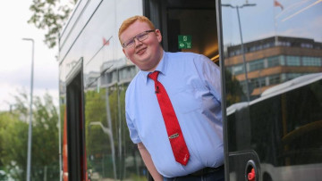 Fahrpersonal: Hamburgs jüngster Busfahrer