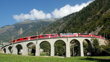 Schweiz: Schienenkreuzfahrt in Graubünden