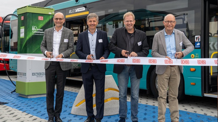 Elektrobusse für Frankfurt/Main - Deutsche Bahn eröffnet neuen Betriebshof