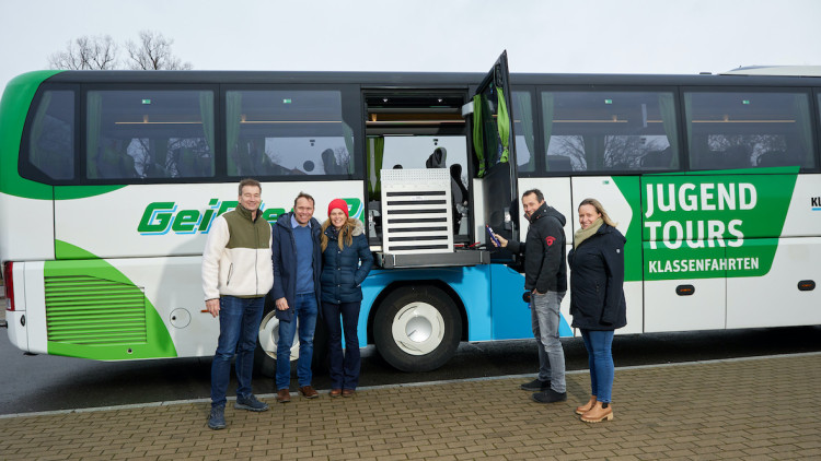 Busreisen: Neuer Reisebus mit Hublift für Klassenfahrten