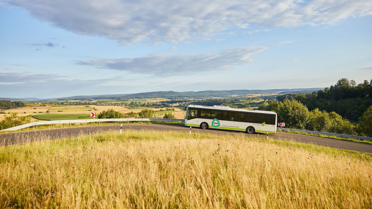 Linienbus_Landschaft_Grossraum_Nuernberg