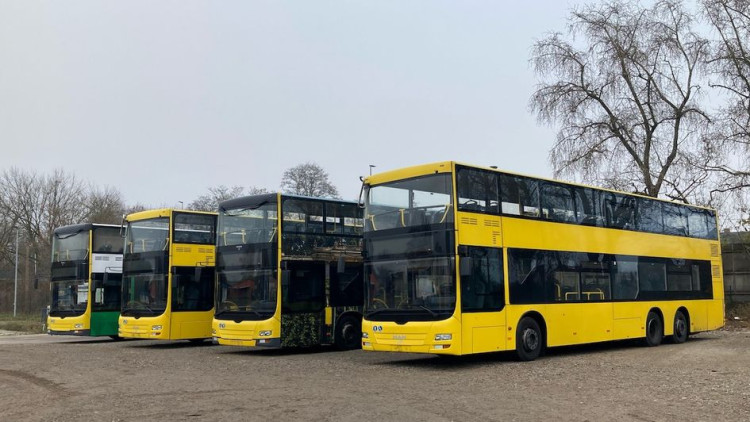 Ukraine: BVG spendet vier Doppeldecker-Busse
