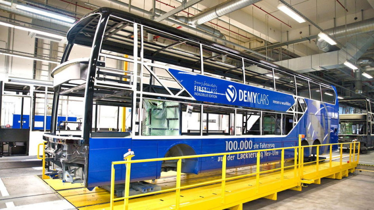 Daimler Buses: Der 100.000ste ist ein König in Blau