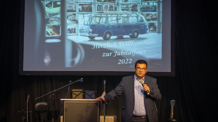 Bushersteller: Daimler ehrt Jubilare am Standort Neu-Ulm
