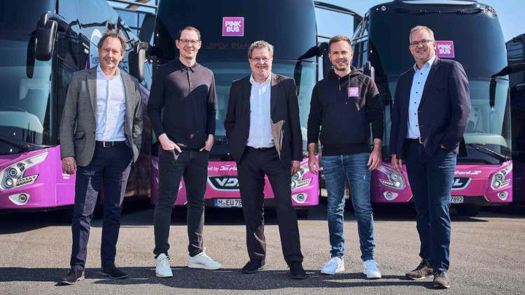 Pinkbus : Neue Zusammenarbeit mit Dr. Richard