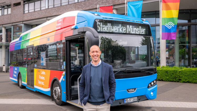 Verkehrsunternehmen: Münster schickt Regenbogenbus auf die Linie
