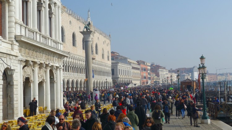 Venedig_Besuchermassen_San_Marco