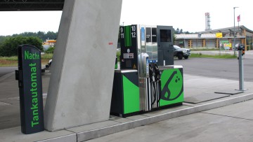 Tankstelle Mangold: Zapfsäule und Tankautomat von Tokheim