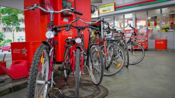 Star-Tankstellen und Westwind Hamburg sammeln Fahrräder für Bedürftige