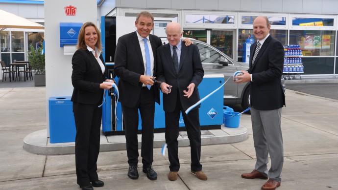 Eröffnung der Aral-Tankstelle von Bavaria Petrol in Ottobrunn
