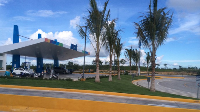 Unter Palmen: Tankstellen in der Dominikanischen Republik