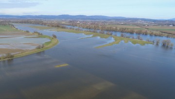 Luftbild mit überfluteten Feldern