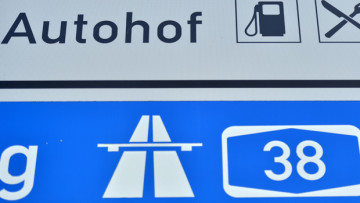 Mehr Schilder für Autohöfe
